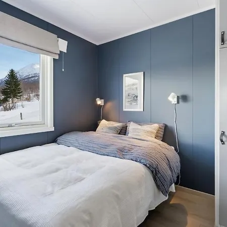 Feriehus Lyngenalps View *