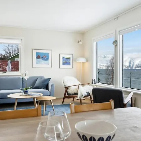 Feriehus Lyngenalps View